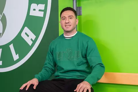 كرة يد.. فتسلار الألماني يتعاقد مع أحمد هشام "سيسا" لاعب الأهلي السابق